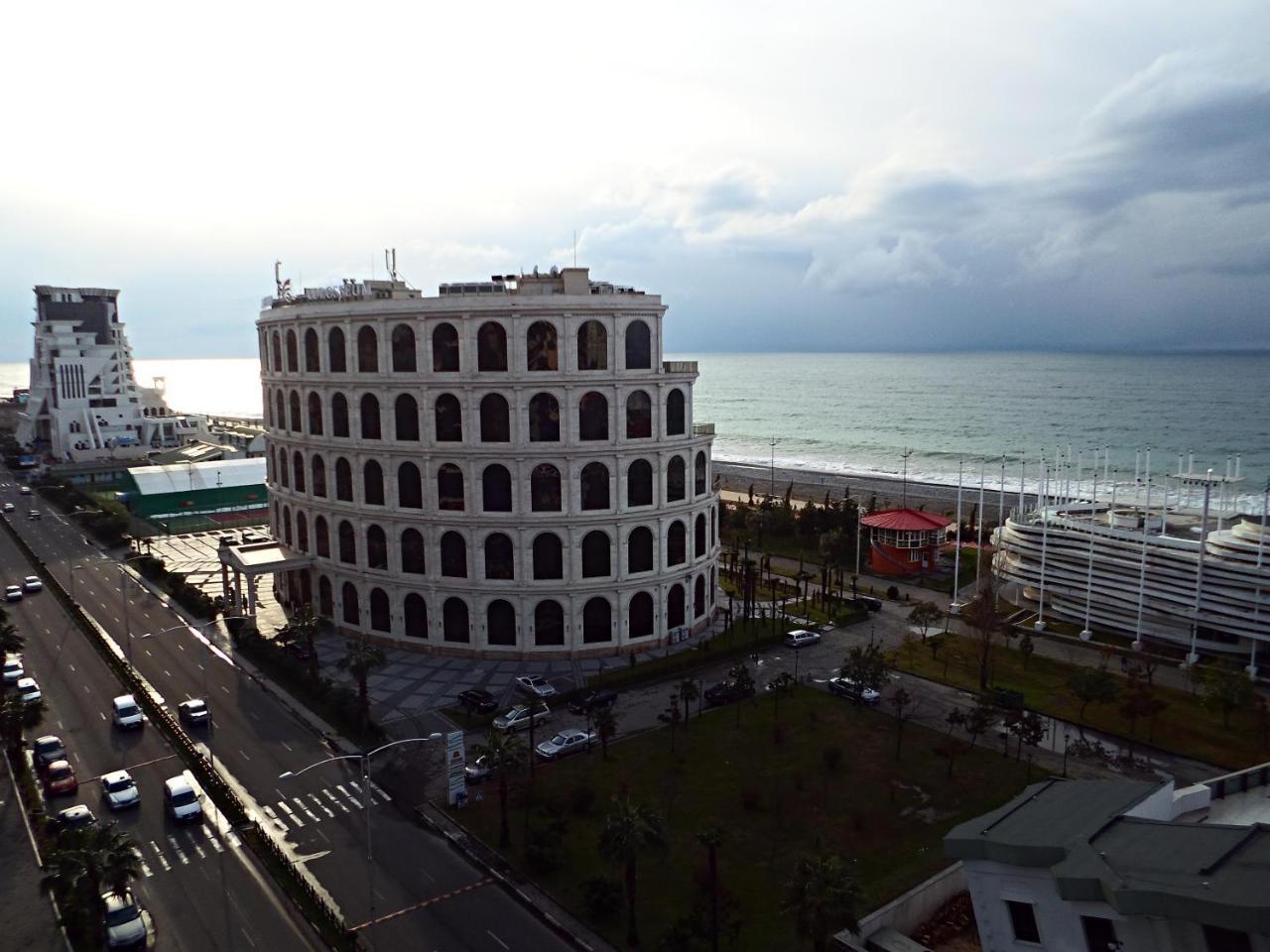 Sea View Rock Hotel Batumi Bagian luar foto